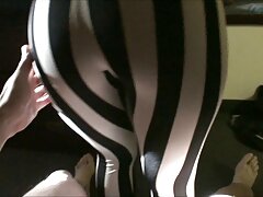مادر بزرگ Slutty cums از مشت در کس موبوگرام سکس او