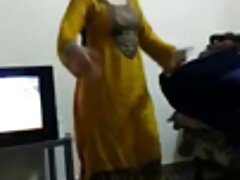 جولیا به آرامی و با محبت دانلود لینک کانال سکسی تلگرام دیک را لیس می زند